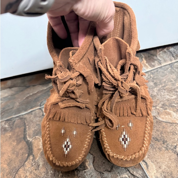 Manitobah Mukluks Harvester Suede Moccasin Women's Size 6 Suede Fringe Boho - Picture 4 of 8